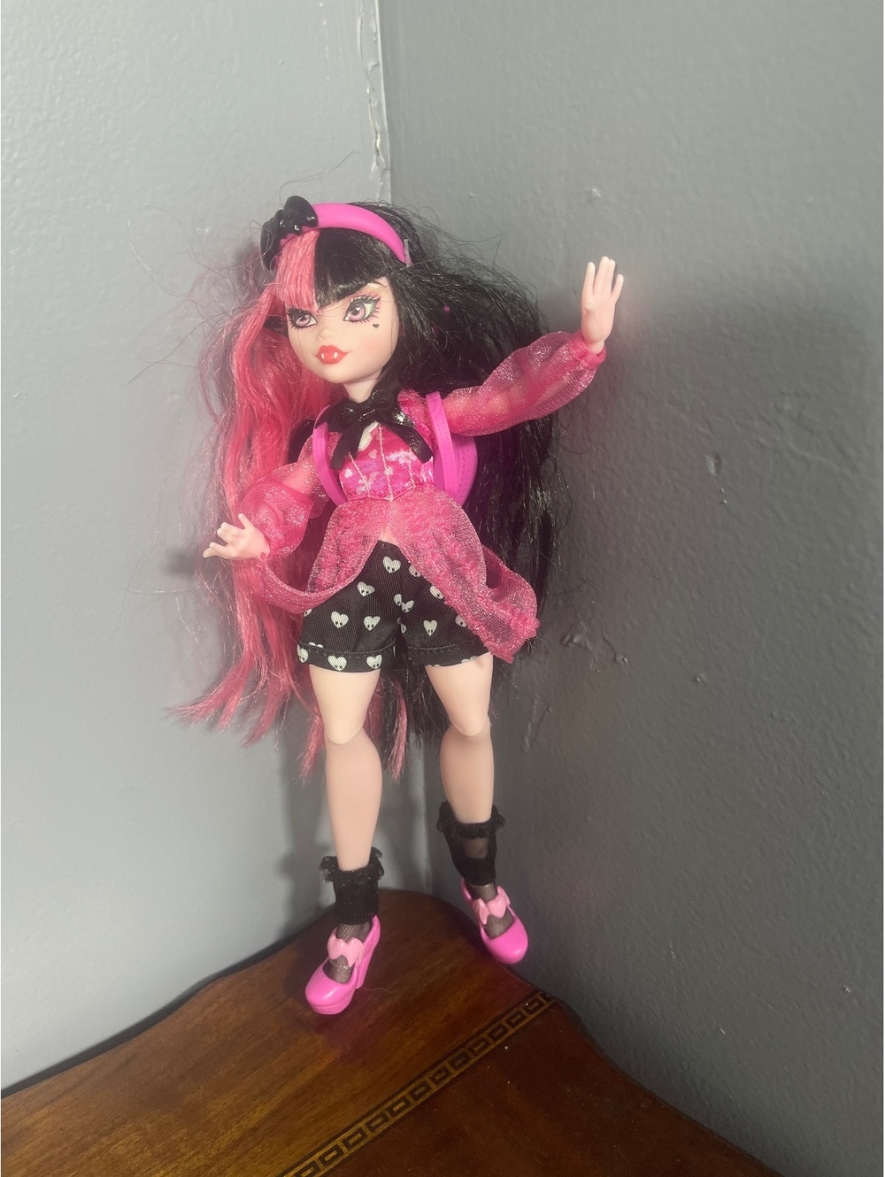 Monster High Draculaura Fashion Doll Pink and Black Outfit